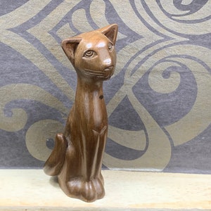 Handgeschnitzte Holzkatze – Vintage-Dekofigur/Leichte Holzkatze/Katzenfigur aus Holz/Tierfigur im Boho-Stil/Wohnaccessoires im Boho-Stil