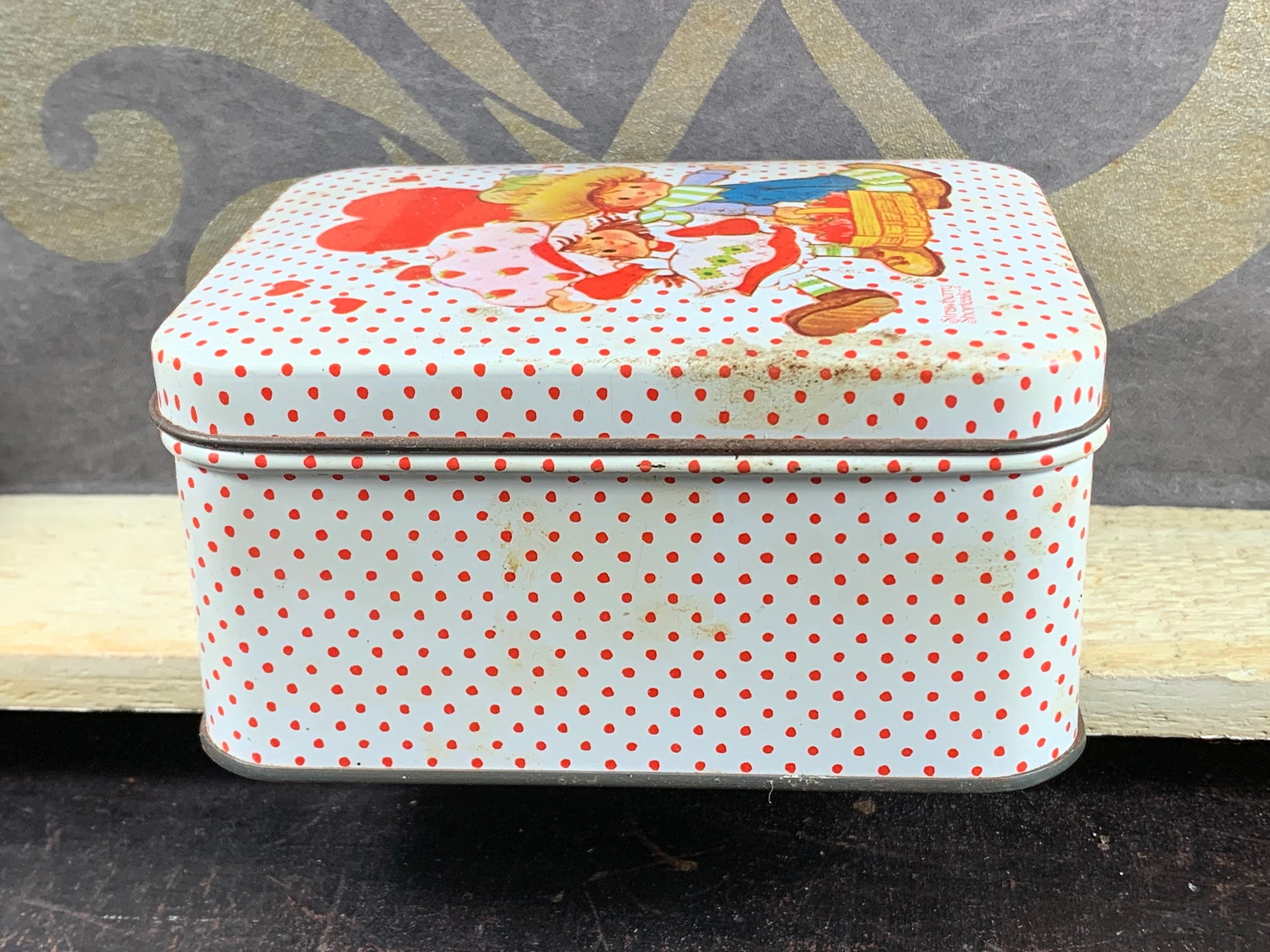 Boîte D'emballage En étain Et Couvercle à Motif Au Pochoir Avec Gabarit Découpé à L'emporte