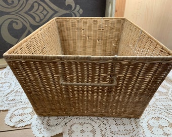 Vintage wicker basket - hamper - storage basket - rustic decoration - wicker storage basket