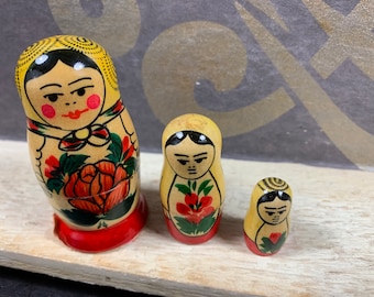 Vintage Russian Wooden Matryoshka Dolls - Set of 3