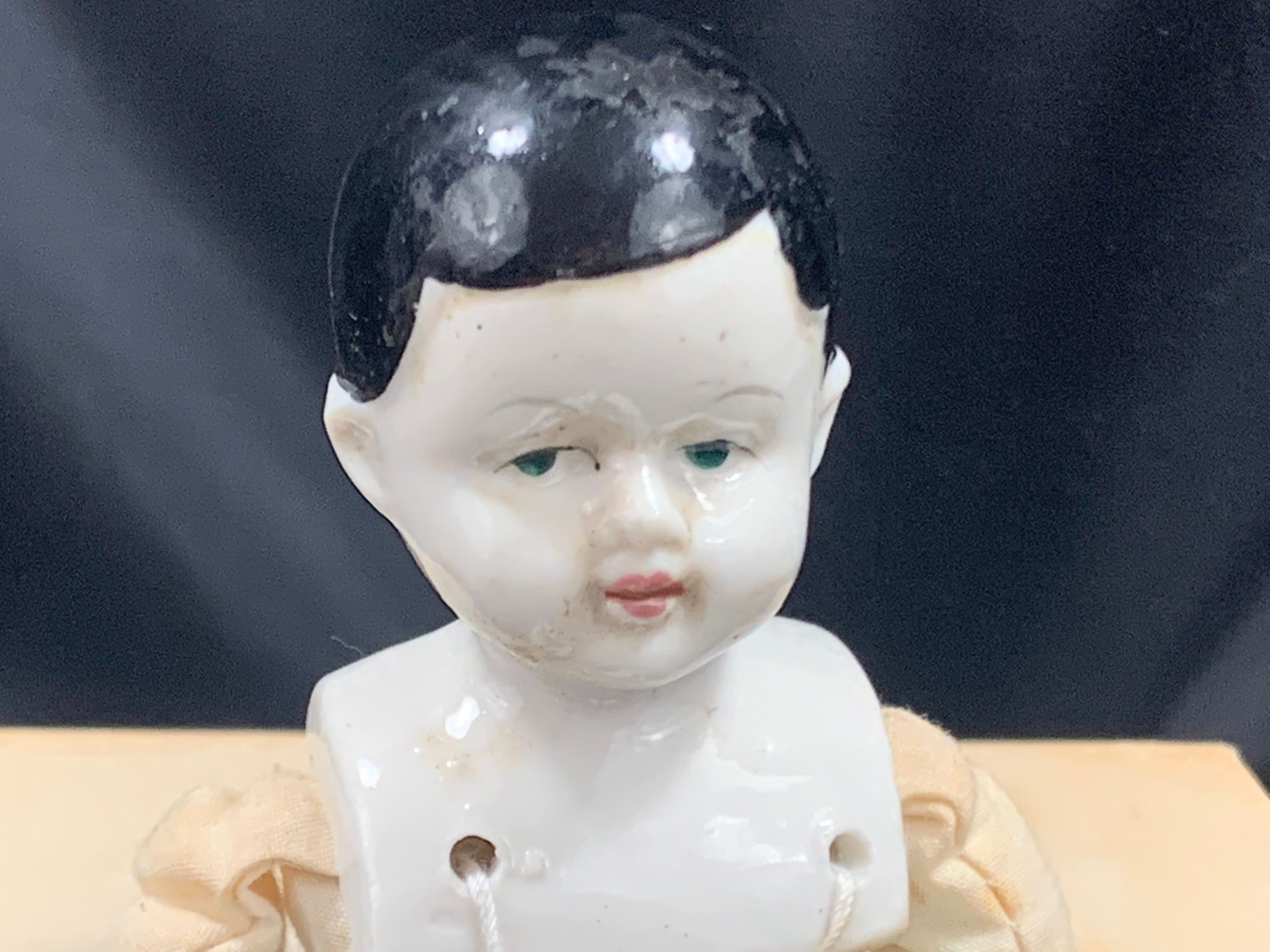 Poupée Ancienne Tête Porcelaine Et Corps Bois - Époque JDK - À Collectionner