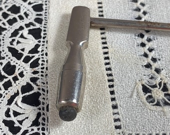 Martillo de reflejos vintage: instrumento médico para exploración neurológica, de metal, años 70 y 80.