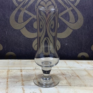 Retro glass vase - beautiful glass flower vase in excellent condition