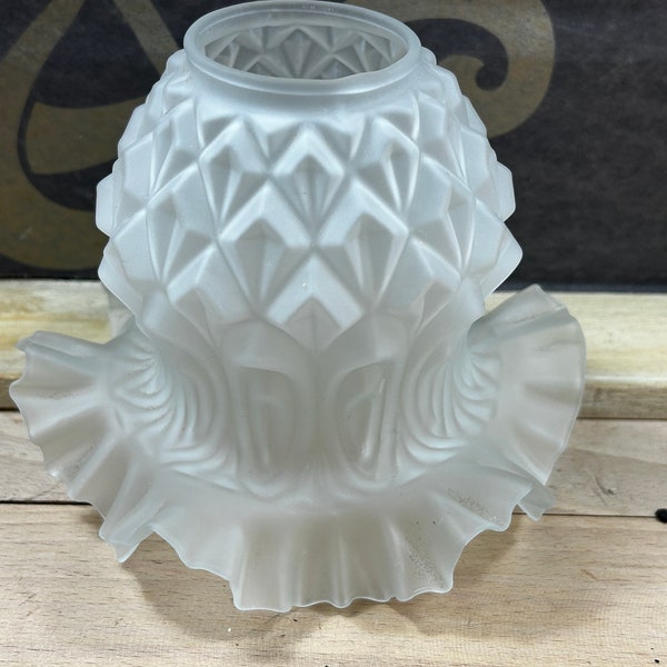 Zeldzaam vintage Frans lampenkapje in melkglas in perfecte staat - vintage kapje voor muurlamp