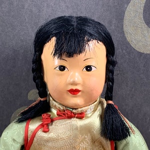 Les poupées asiatiques - Jouets Anciens de Collection
