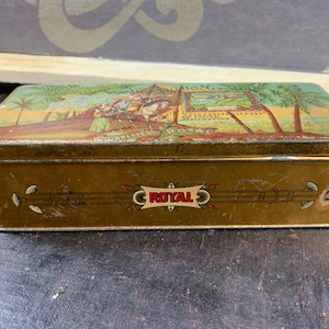 Scatola di sigarette rettangolare multicolore, coperchio incernierato, scena asiatica - Nestor Gianaclis, Cigarettes Royal, 1900 - 1940