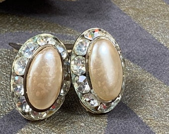 Beautiful vintage earrings - clips