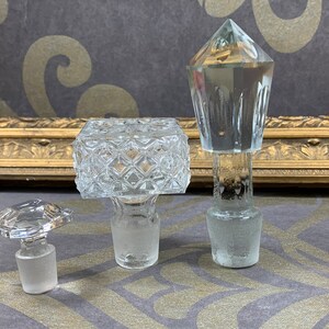 Hermoso juego vintage de 3 tapones de vidrio para jarra - Tapones de vidrio decorativos vintage para botellas - Tapones para jarra