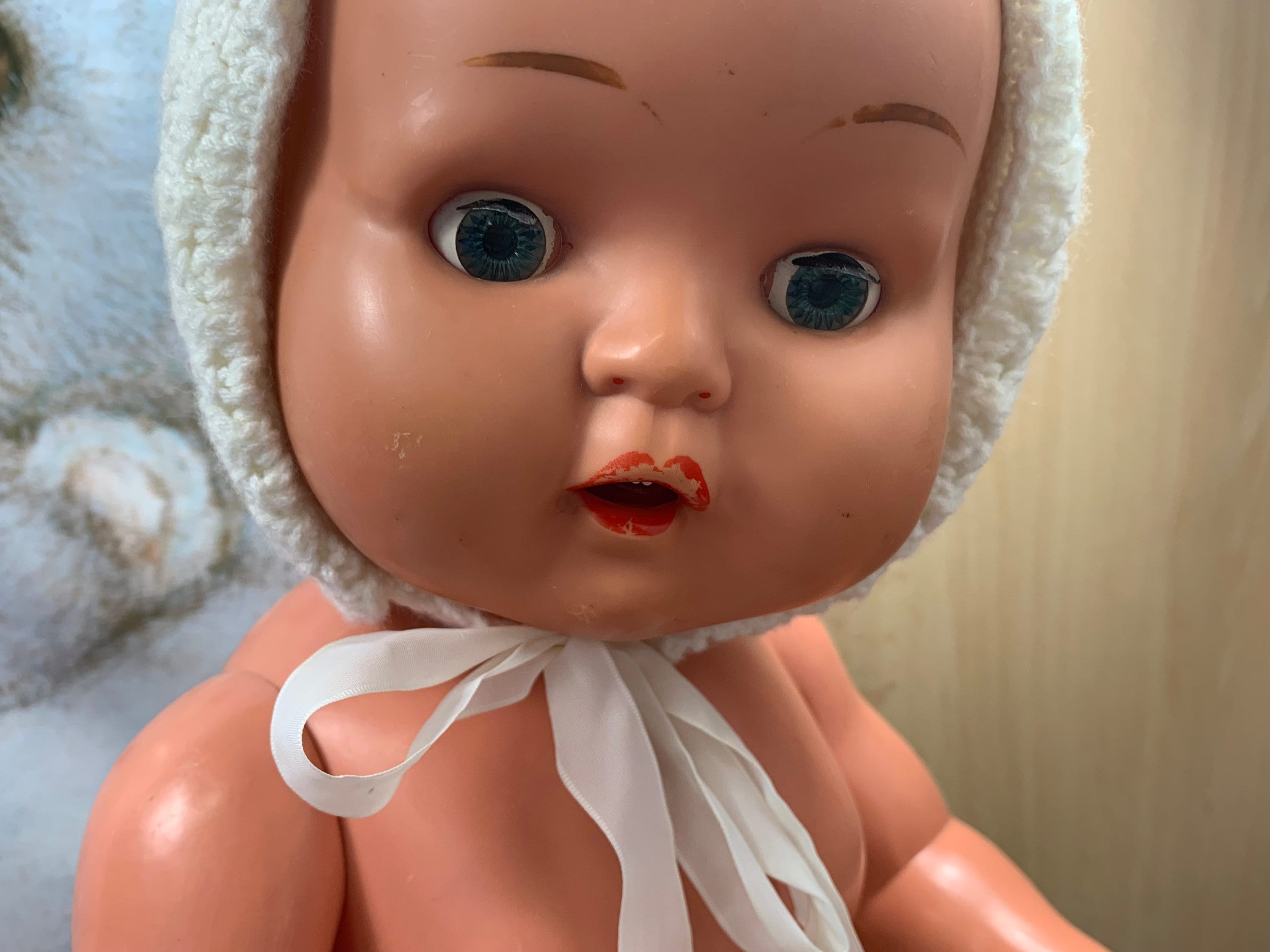 So Cute, This Beautiful Vintage Baby Hat - Baby or Doll Hat 
