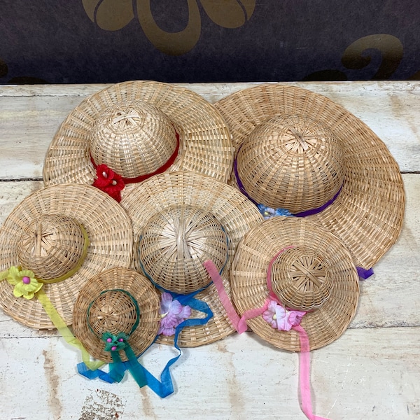 Conjunto de 6 sombreros de paja para el sol - sombreros de muñeca - Hecho en China - perfecto estado