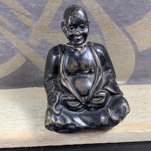 Vintage old wooden Buddha statue / seated laughing Buddha / beautiful age patina and characterful wear / zen interior / spiritual statue