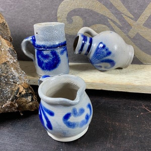 Set of 3 small earthenware pots - 3 stoneware miniatures, mini jugs in good condition - 7 cm high