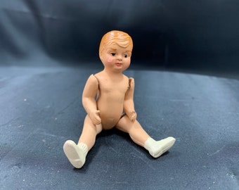 Boneca antiga rara, 8 cm - década de 1950 - pintada à mão - membros com cordão