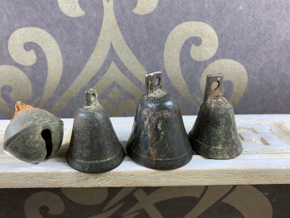 Jouet Ancien : Lot De Deux Petites Cloches Anciennes Dont La Savoyarde – Collection Miniature