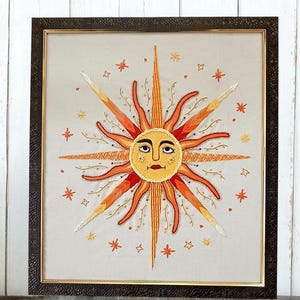 ミッドセンチュリーの太陽神ボヘミアン壁掛けフレーム付き、サンシャインハンド刺繍タペストリー - キャンバスアート、ポジティブな雰囲気のホームデコレーション、手作りギフト