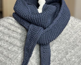 Langer Sophie Scarf weiche Baumwolle blau dunkelblau marine gestrickt Strickschal klein handmade Halstuch Schal