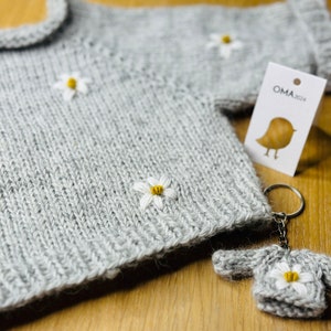 Babypullover bestickt Blumen Kind Gänseblümchen Raglan / Daisy Sweater Bild 5