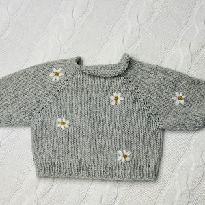 Babypullover bestickt Blumen Kind Gänseblümchen Raglan / Daisy Sweater Bild 8