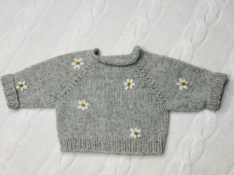 Babypullover bestickt Blumen Kind Gänseblümchen Raglan / Daisy Sweater Bild 8