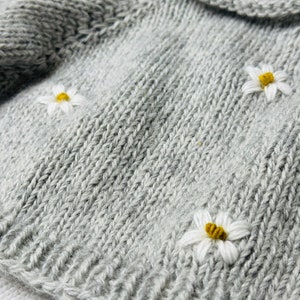 Babypullover bestickt Blumen Kind Gänseblümchen Raglan / Daisy Sweater Bild 3