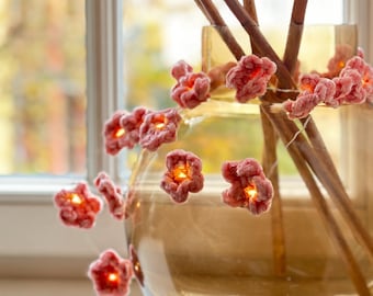 Lichterkette mit gehäkelten Blumen Blüten rosa rot Geburtstag Mädchen Kindergeburtstag Mini LED handmade individualisierbar