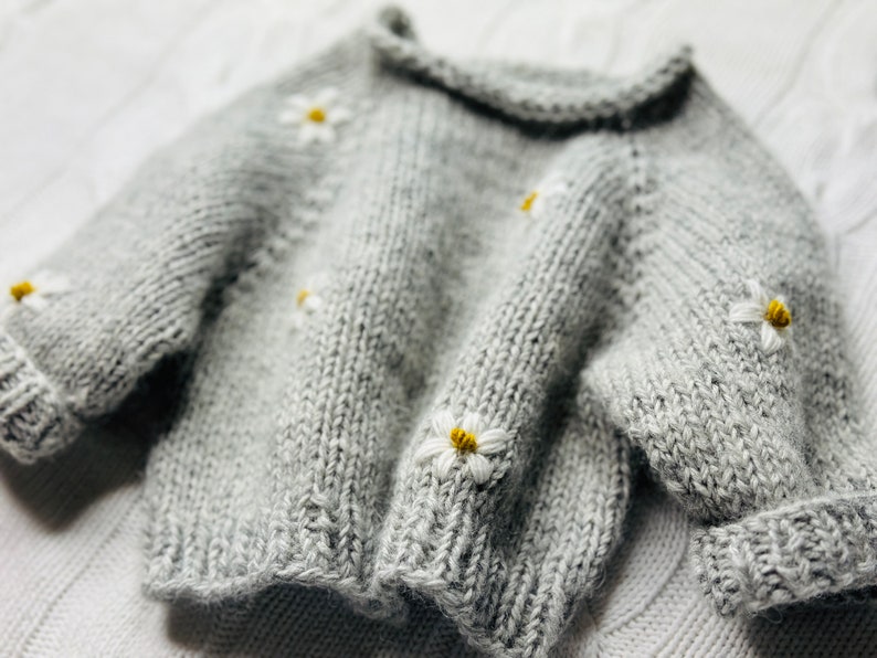 Babypullover bestickt Blumen Kind Gänseblümchen Raglan / Daisy Sweater Bild 4