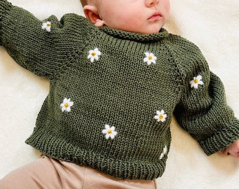 Babypullover gestrickt & bestickt Kind Gänseblümchen Raglan olivgrün Baumwolle / Daisy Sweater