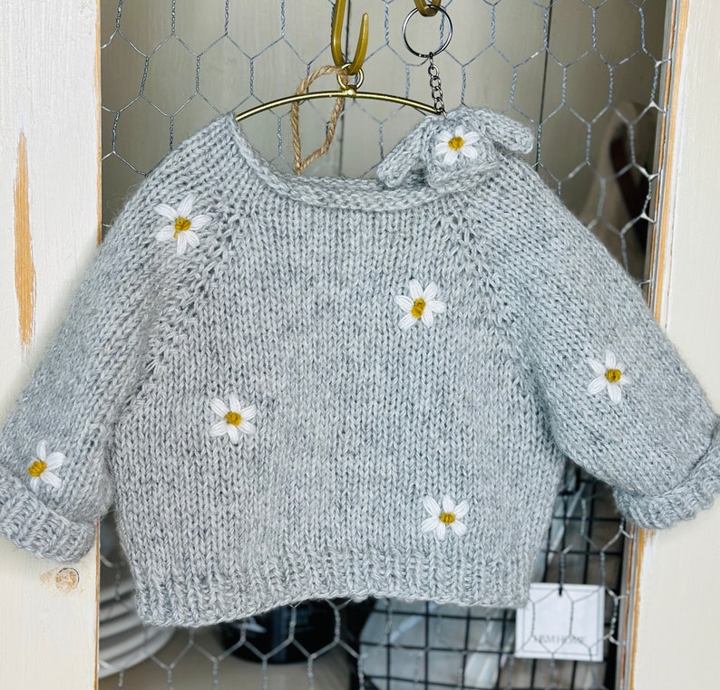 Babypullover bestickt Blumen Kind Gänseblümchen Raglan / Daisy Sweater Bild 6