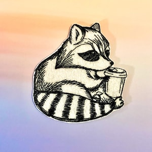 Tiny Raccoon Iron Patch Forest Animal Badge Decorative Patch DIY Embroidery Embroidered Applique Applique Motif Raccoon Gift