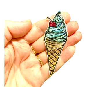 Eistüte Patch, Eis Aufnäher, Eis Aufkleber, Eis Abzeichen, gestickte Lebensmittel Applikation, DIY gestickter Aufnäher, gesticktes Abzeichen