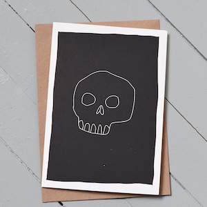 Tarjeta plegada Skull A5 con sobre de papel kraft