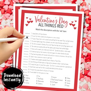 Puede incluir: Un juego de San Valentín imprimible con el título "Valentine's Day All Things Red". El juego pide a los jugadores que hagan coincidir las descripciones de los artículos rojos con la palabra correcta de una lista de palabras con temática roja.
