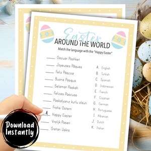 Peut inclure: Un jeu de Pâques imprimable avec un fond jaune et des pois blancs. Le jeu est intitulé "Easter Around the World" et demande aux joueurs de faire correspondre la langue avec la phrase "Joyeuses Pâques". Le jeu comprend une liste de phrases dans différentes langues, telles que "Gezuar Pashket", "Joyeuses Pâques", "Feliz Páscoa", "Buona Pasqua", "Selamat Paskah", "Felices Pascuas", "Paskalyanız kutlu olsun", "Frohe Ostern", "Happy Easter", "Vrolijk Pasen", et "Sretan Uskrs".