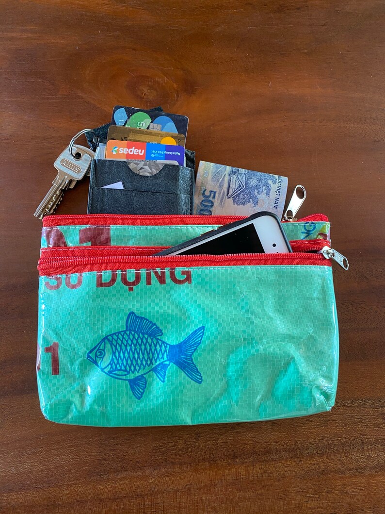 Recycled purse with 2 zippers image 3