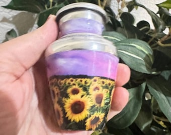 Keepsakes urns for ashes.  3 inch keepsakes for human ashes.  Female and male urns for ashes keepsake small size