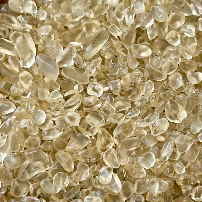 Chips de cristal de cuarzo limón / Mini chips de piedras preciosas pulidas para orgón, velas, artesanías, joyería y arte. imagen 3