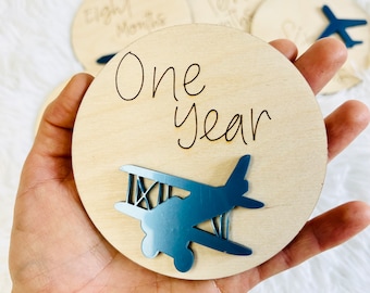 Wooden Monthly Milestone Markers for Baby Photos, Airplane Themed Milestone Disc, Baby Gift