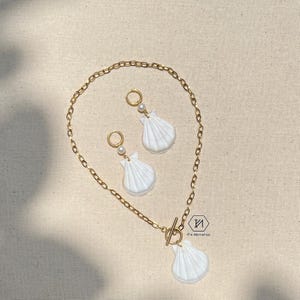 MERYL Natural Scallop shell Necklace Genuine peal Earrings Handmade Gold chain, Seashell pendant necklace, Beach wedding, Ocean jewelry