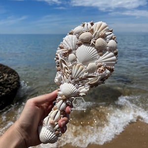 Specchio a conchiglia con anima da sirena