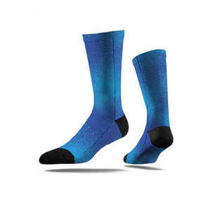 Blaue Premium Crew Socken für Erwachsene Männer & Frauen, Kuschelige Unisex-Socken, Bequeme und Langlebige Bunte Socken, ein Lustiges Geschenk!
