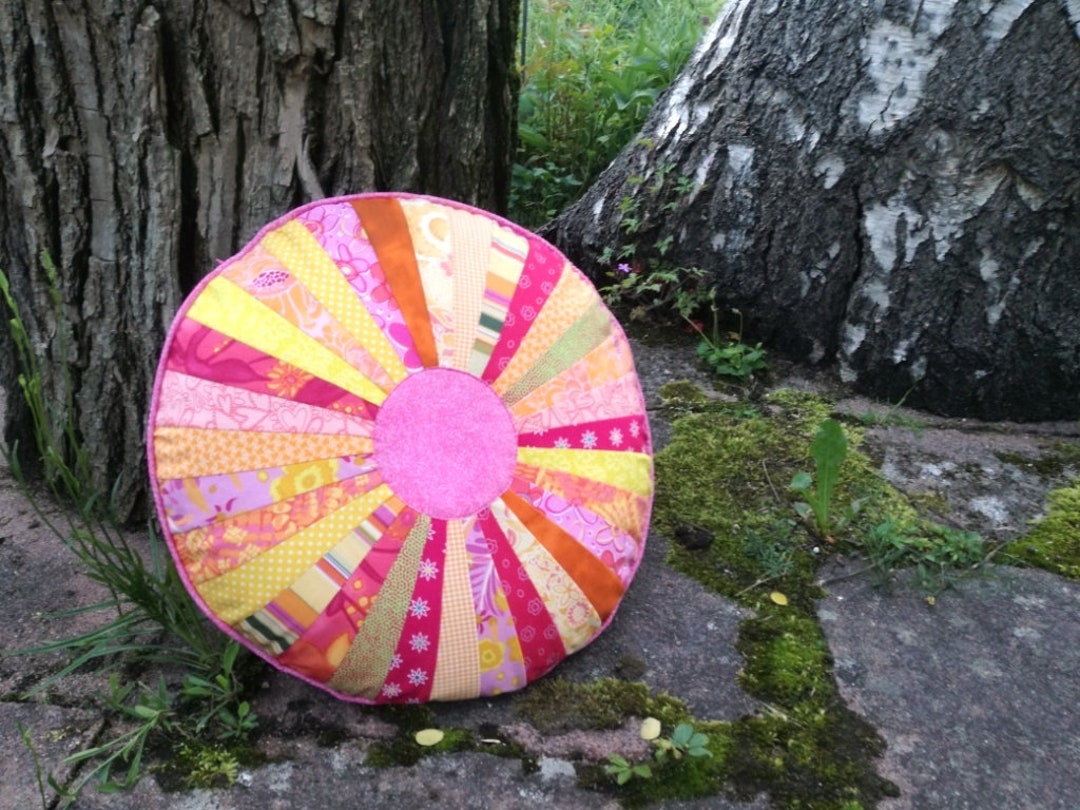 Round Cushions Real Eyecatchers on Sofa and Favorite Etsy