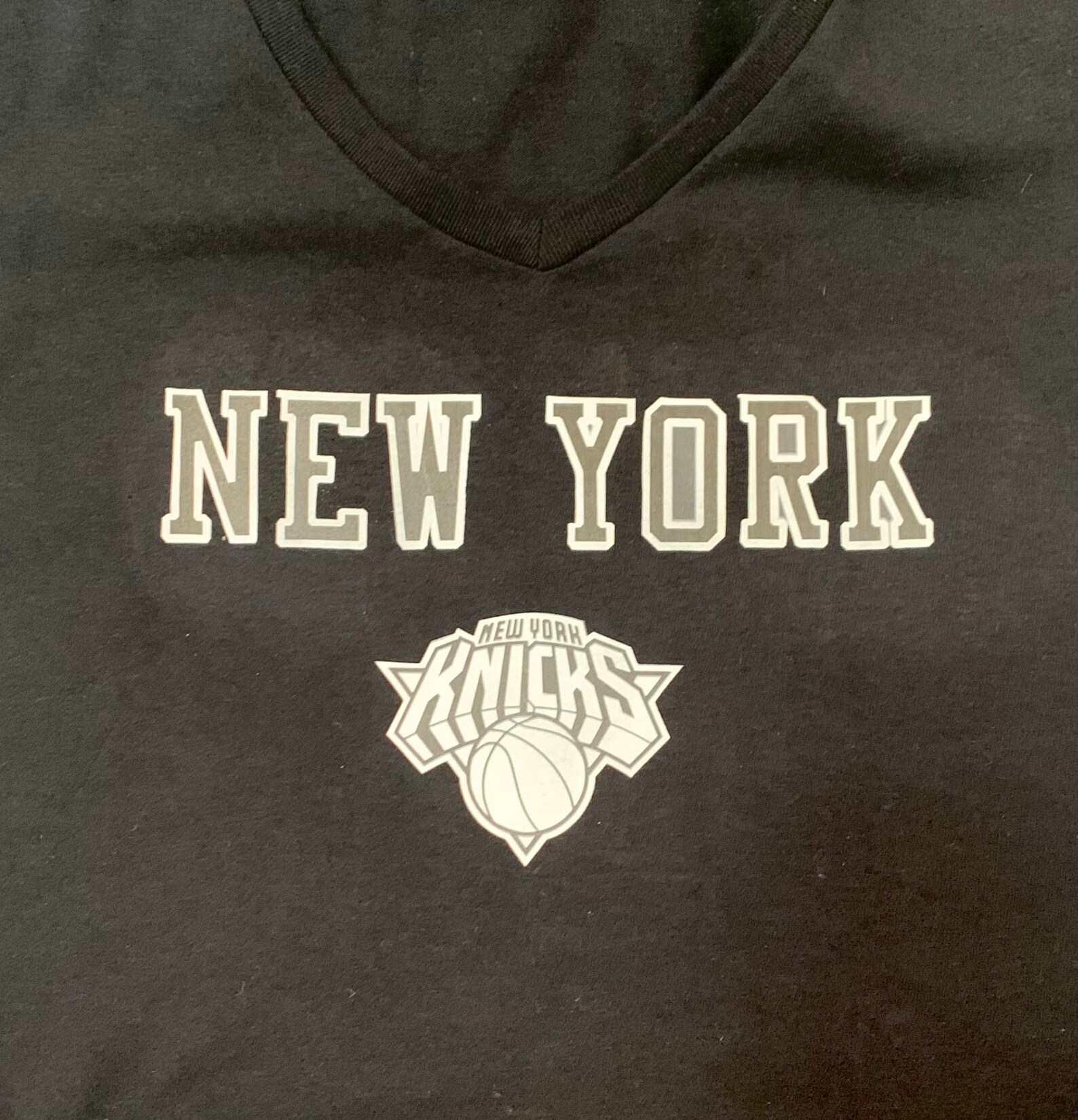 Knicks V-Neck T-Shirt Black & White | Etsy