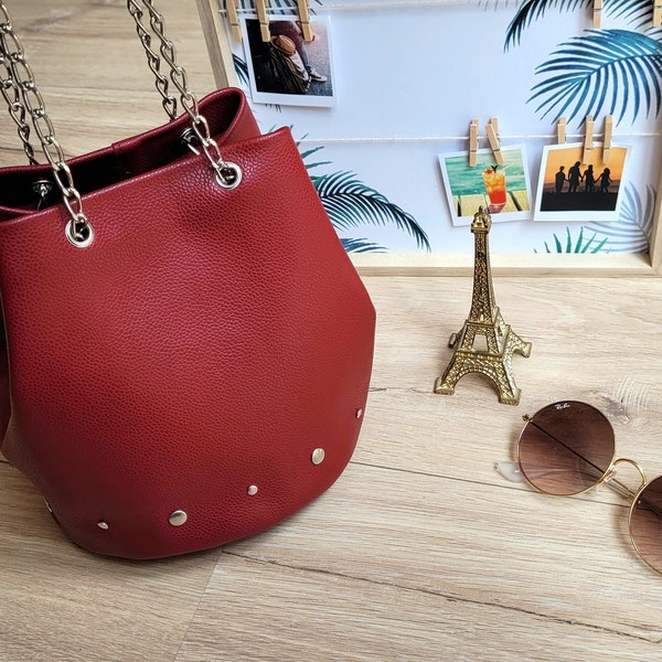 Sac seau pour femme en cuir véritable rouge bordeaux avec chaine argentée à porter bandoulière ou épaule, cadeau fête des mères