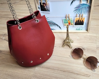 Women's bucket bag in burgundy red genuine leather with silver chain to wear across the body or on the shoulder, Mother's Day gift