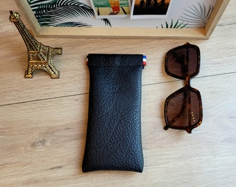 Estuche para gafas de cuero negro suave, estuche compacto compatible con todas las gafas, regalo de Navidad personalizable