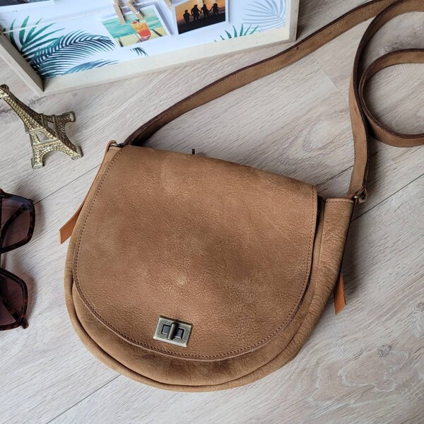 Sac besace bandoulière en véritable cuir nubuck marron pour femme style bohème chic,  cadeau de noël