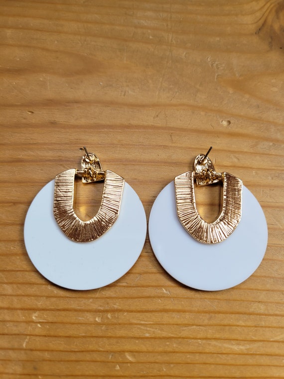 Shell Earrings - image 5