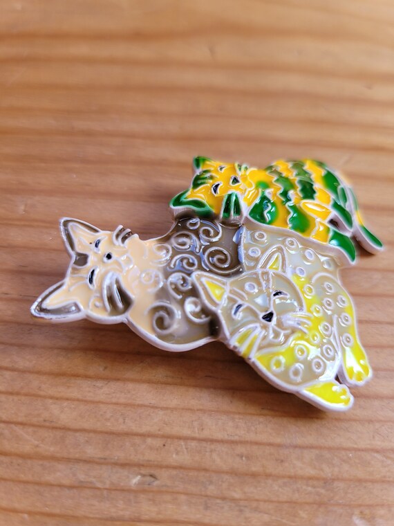 Three Cats Brooch - image 5