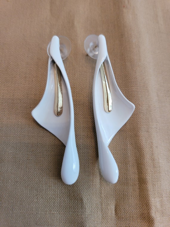 Cala Lily Earrings