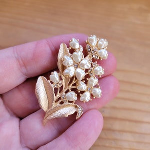 Pearl Flower Brooch image 8